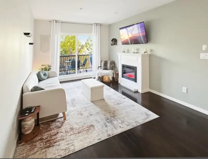 303 22290 NORTH AVENUE - photo 3 of 11