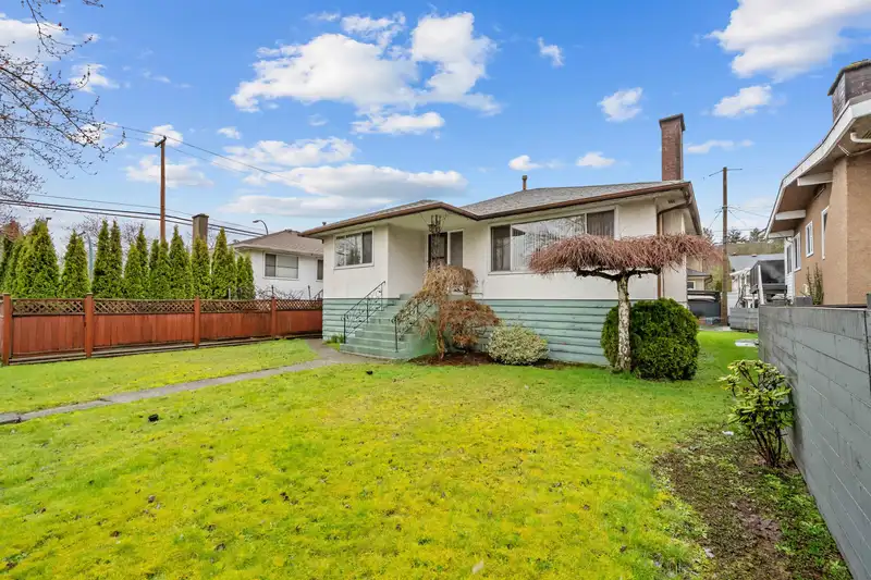 3115 E 49 AVENUE - photo 1 of 40