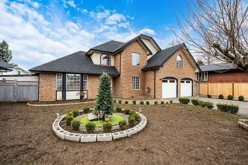 6655 123A STREET - photo 1 of 35
