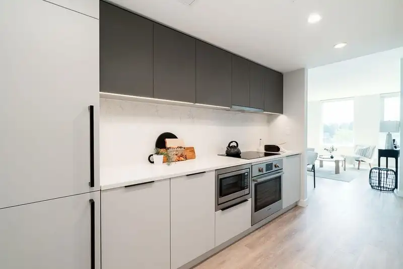 1403 567 EMERSON STREET - photo 2 of 40