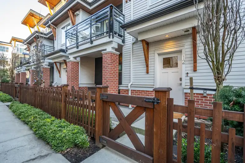 12 22127 48A AVENUE - photo 1 of 27