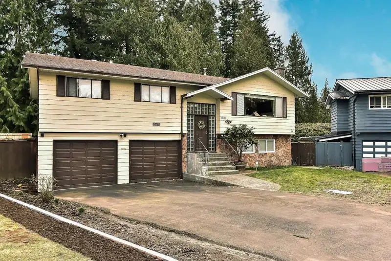 7031 115A STREET - photo 2 of 30