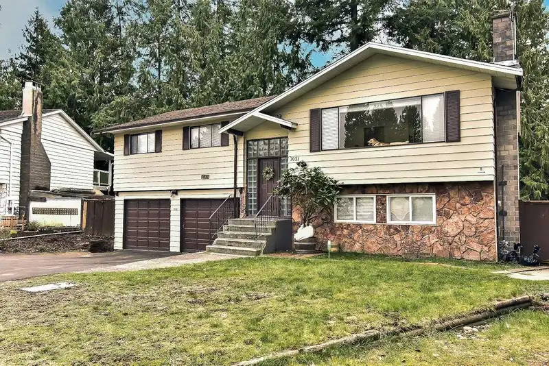 7031 115A STREET - photo 3 of 30