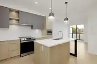 304 20695 EASTLEIGH CRESCENT - thumbnail 2