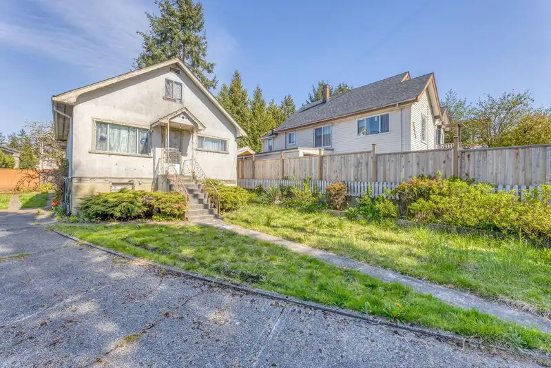 2323 DUBLIN STREET - photo 1 of 13