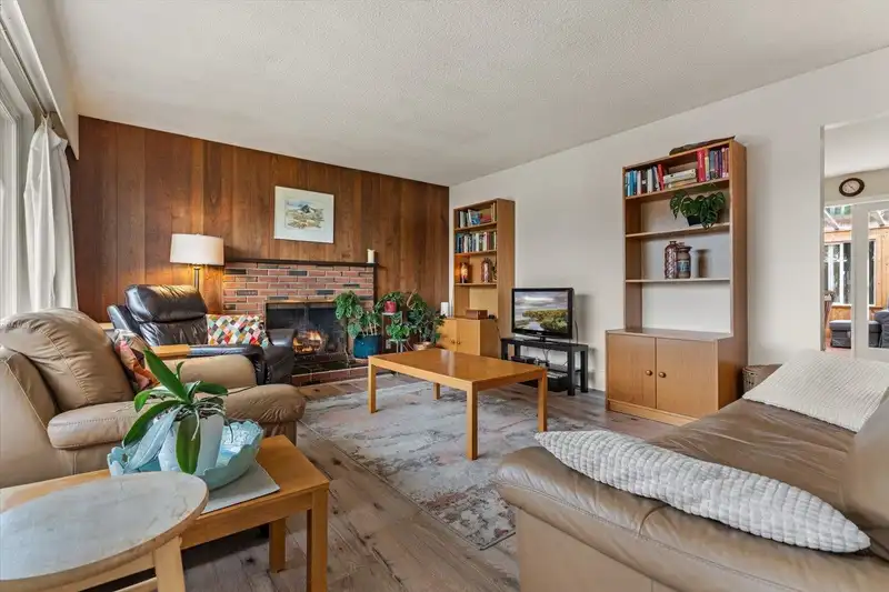 34508 ETON CRESCENT - photo 3 of 32