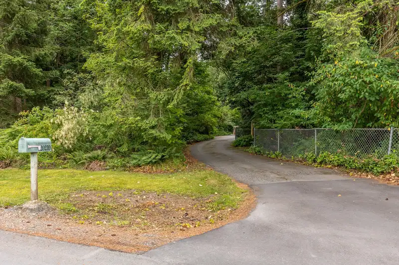 20210 27 AVENUE - photo 4 of 40