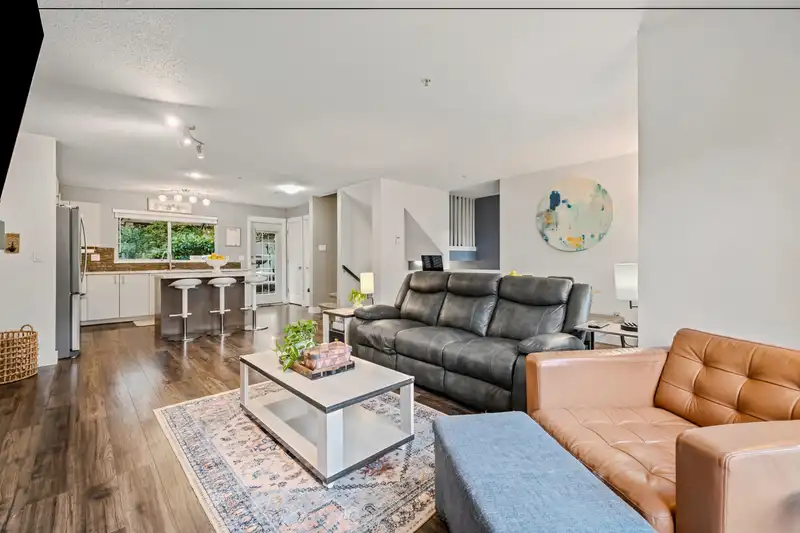 70 20350 68 AVENUE - photo 2 of 27