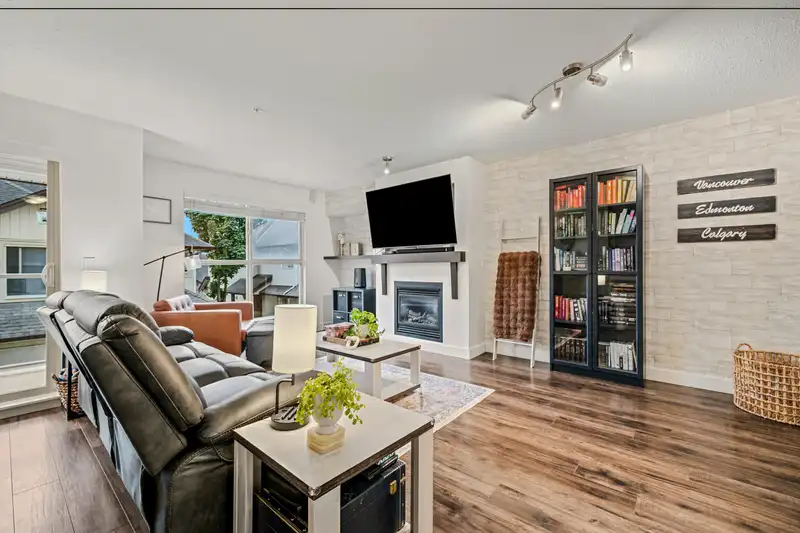 70 20350 68 AVENUE - photo 3 of 27