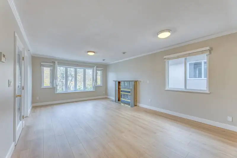 3028 E 26TH AVENUE - photo 4 of 34