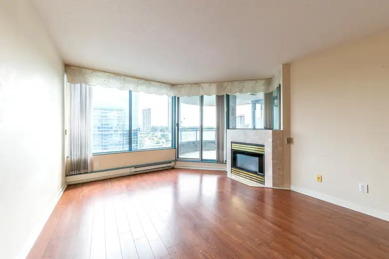 1608 13383 108 AVENUE - photo 2 of 40