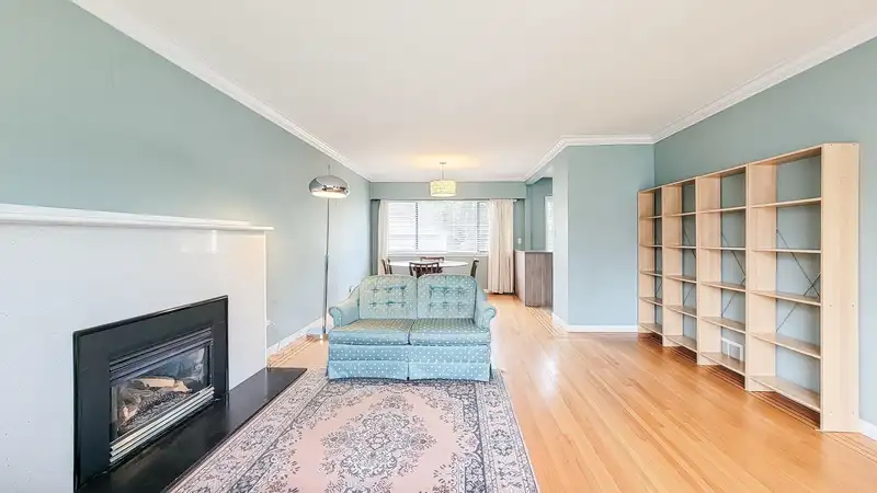 9865 128A STREET - photo 4 of 32