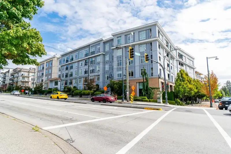 401 13728 108 AVENUE - photo 1 of 30