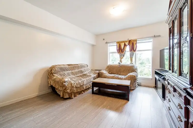 401 13728 108 AVENUE - photo 4 of 30