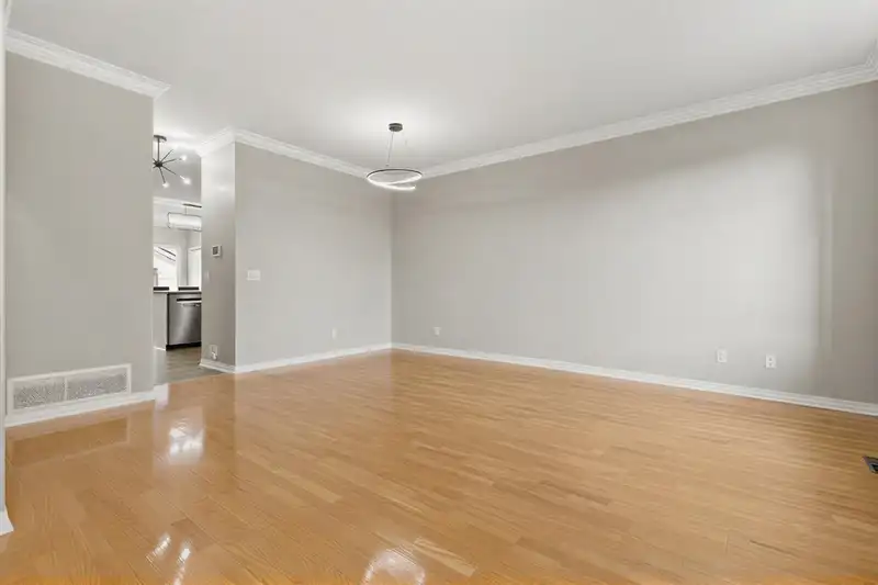 106 33751 7 AVENUE - photo 3 of 40