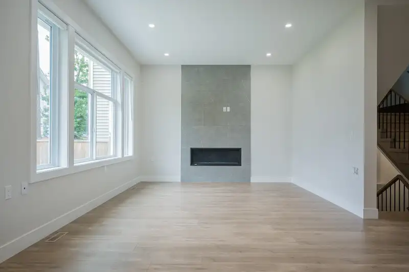20522 76B AVENUE - photo 4 of 40