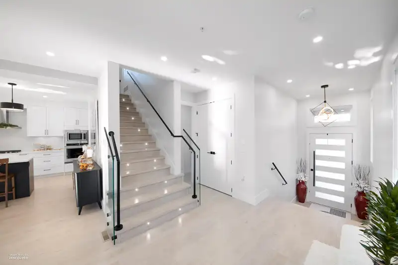 23262 137 AVENUE - photo 3 of 40