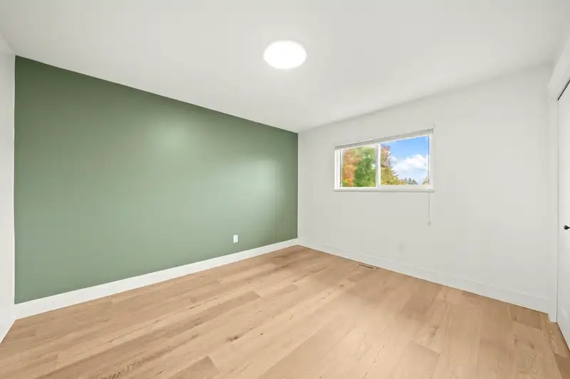 22245 46 AVENUE - photo 4 of 40