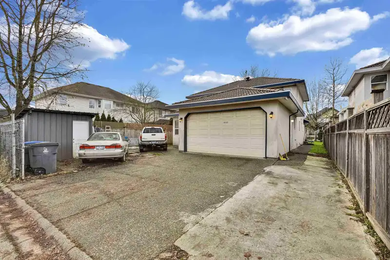 6122 168 STREET - photo 4 of 38