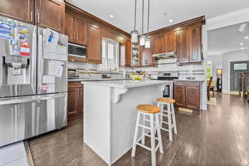 21065 80 AVENUE - photo 4 of 29