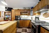 2 261 W 16TH STREET - thumbnail 10