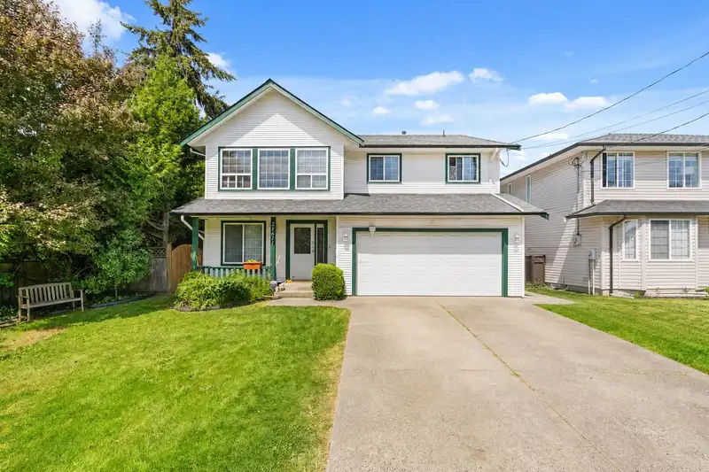 21611 50 AVENUE - photo 1 of 34
