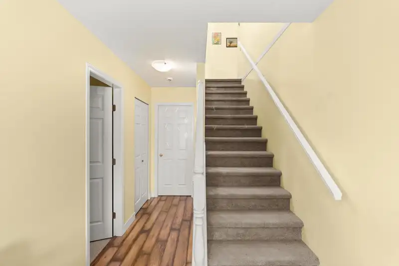 21611 50 AVENUE - photo 2 of 34