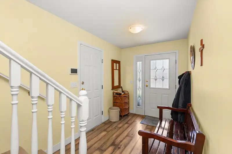 21611 50 AVENUE - photo 3 of 34