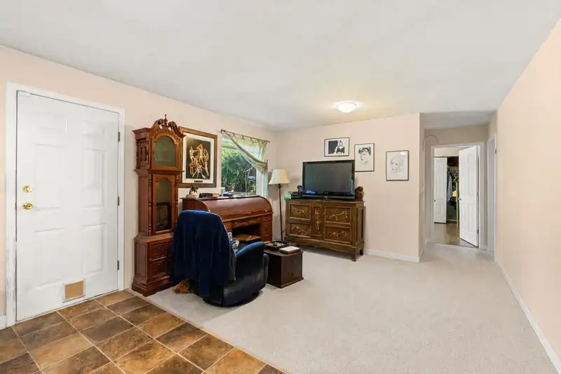 21611 50 AVENUE - photo 4 of 34