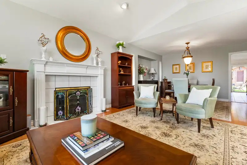 9109 160A STREET - photo 3 of 38
