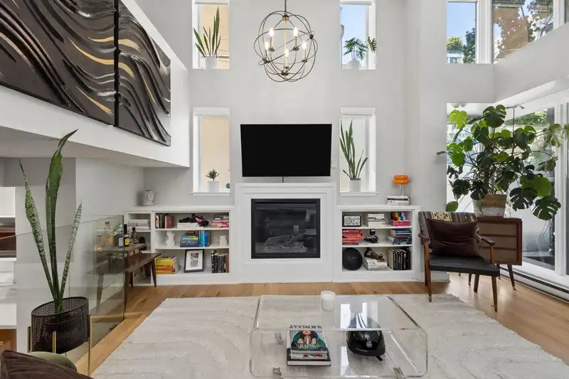 428 HELMCKEN STREET - photo 1 of 23