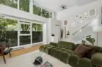 428 HELMCKEN STREET - thumbnail 3