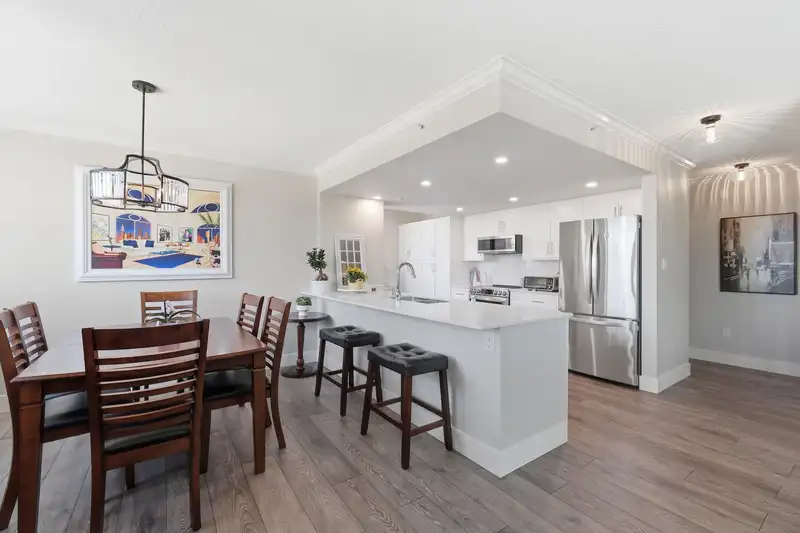 1702 1199 EASTWOOD STREET - photo 1 of 32