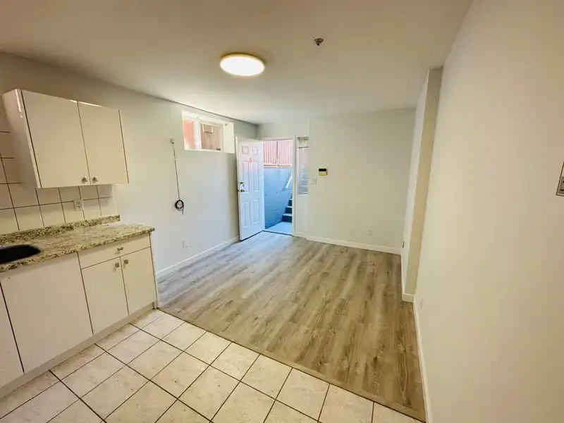939 E 26TH AVENUE - photo 3 of 7