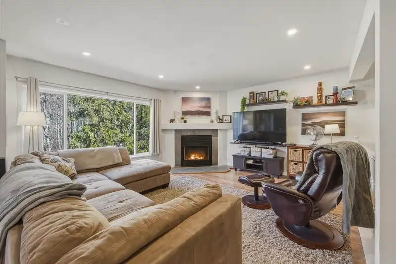 2 7467 PROSPECT STREET - photo 4 of 34