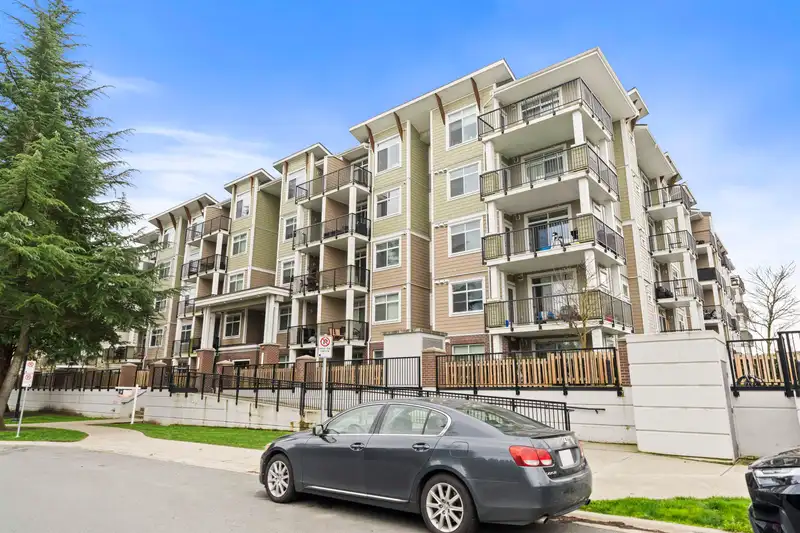 519 20686 EASTLEIGH CRESCENT - photo 1 of 28