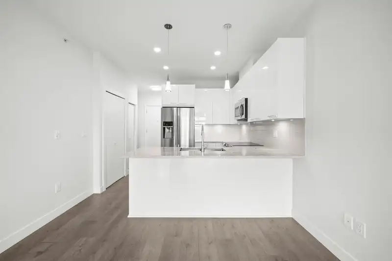 519 20686 EASTLEIGH CRESCENT - photo 4 of 28