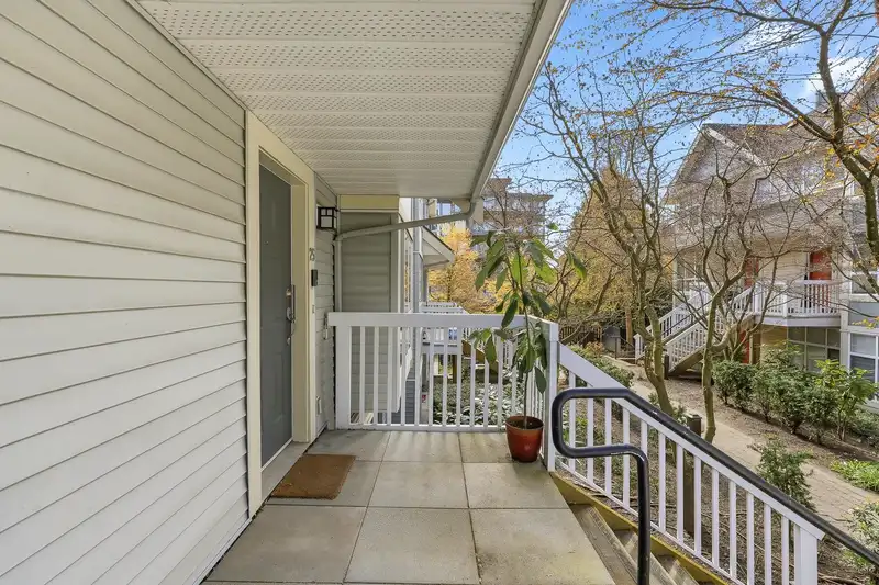 25 7128 STRIDE AVENUE - photo 4 of 27