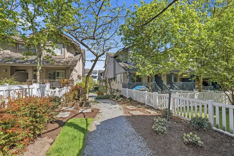 60 19250 65 AVENUE - photo 4 of 40