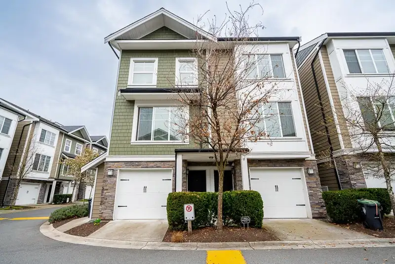 29 21150 76A AVENUE - photo 4 of 36