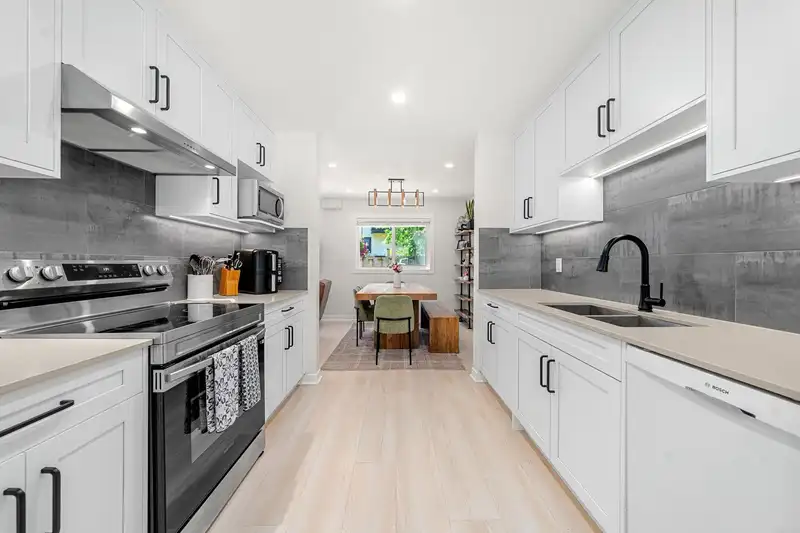 1206 PREMIER STREET - photo 1 of 35