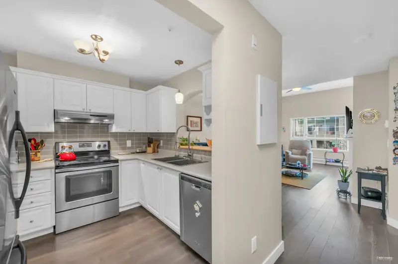 403 2970 PRINCESS CRESCENT - photo 4 of 28