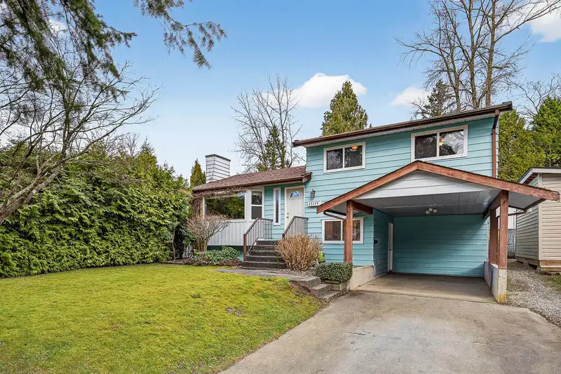 21149 GLENWOOD AVENUE - photo 1 of 32