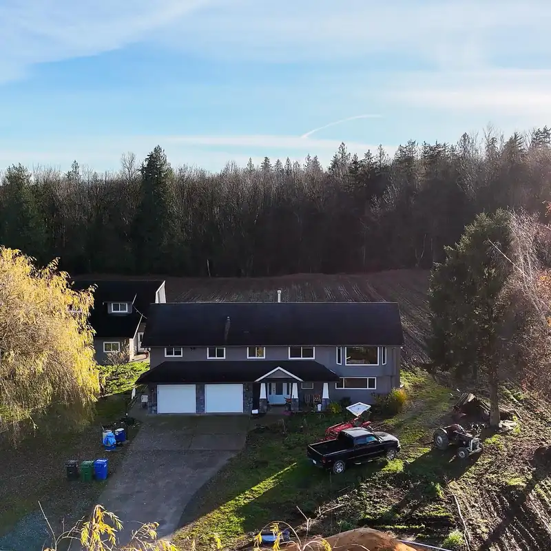 29914 GLENGARRRY AVENUE - photo 2 of 7