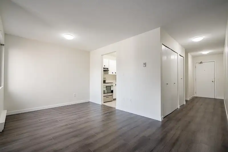 304 33850 FERN STREET - photo 2 of 30