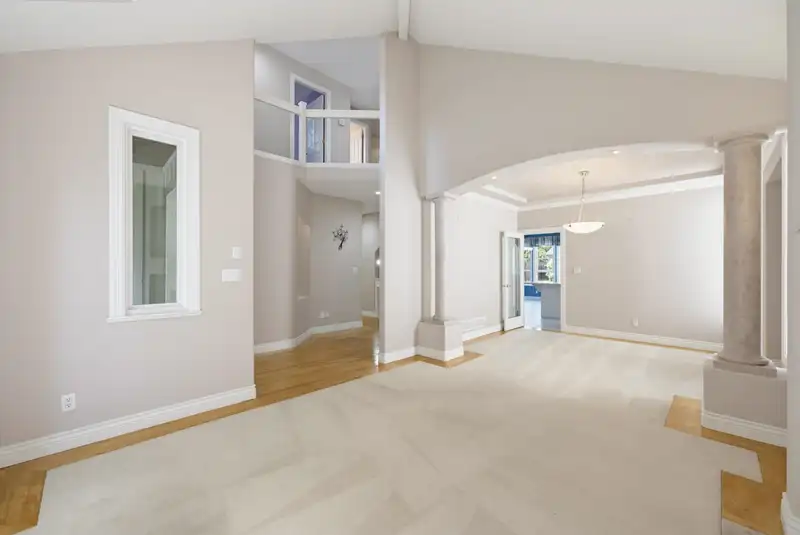 16587 84 AVENUE - photo 4 of 40