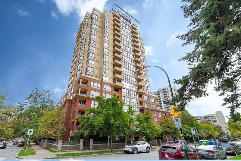1710 5288 MELBOURNE STREET - photo 2 of 32