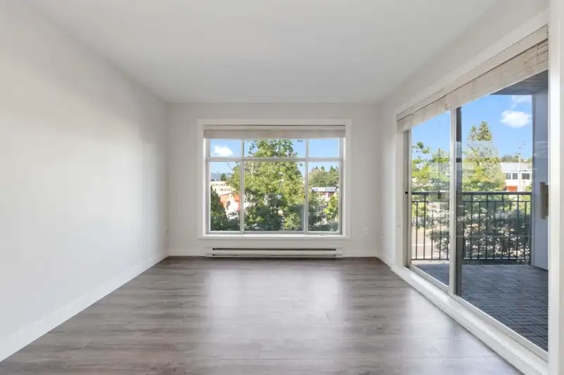 215 13555 GATEWAY DRIVE - photo 3 of 9