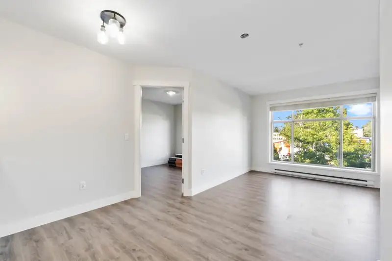 215 13555 GATEWAY DRIVE - photo 4 of 9