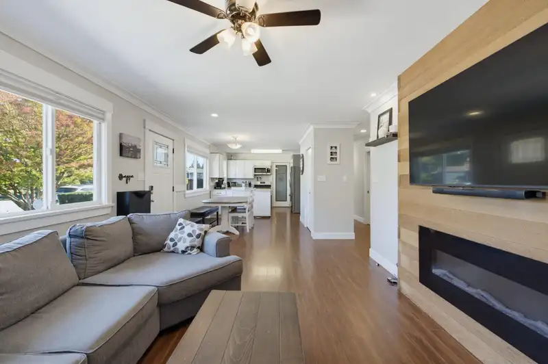 20544 50A AVENUE - photo 3 of 40